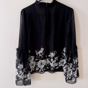 Chiffon blouse with flare sleeves V-cut neck line with choker